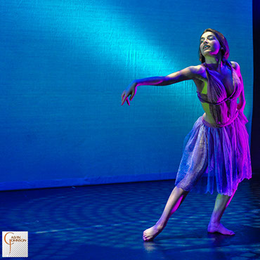 Dance performance at Carnegie Mellon University School of Drama were a male dancer is lured by beautiful mystical sirens into their trap.